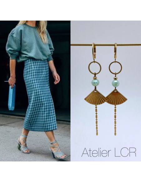 Boucles d'oreille laiton perle vert d'eau, petit éventail chaîne multi