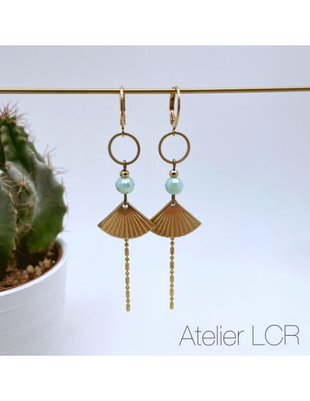 Boucles d'oreille laiton perle vert d'eau, petit éventail chaîne multi