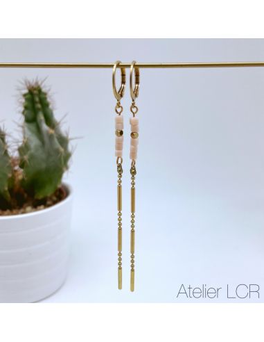 Boucles fine chaîne laiton, perles rose pâle