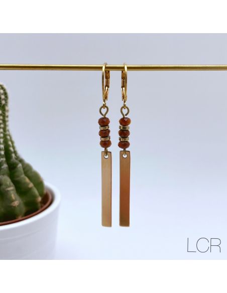 Boucles d'oreille languette laiton , trio de perles teinte brun