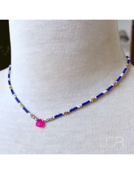 Ras du cou perles fines goutte Agate fuschia, petites pierres bleu roi sur corde