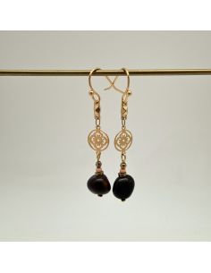 Boucles d'oreille piécette dorée et agate brune en galet