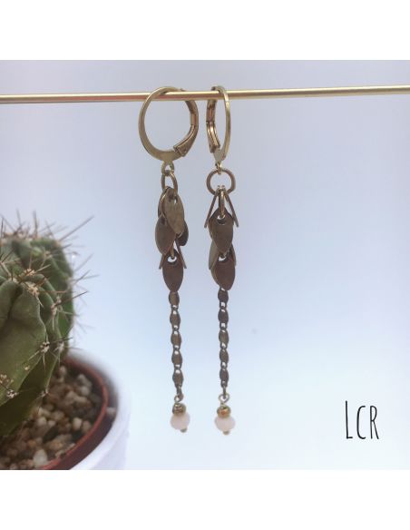 Boucles d'oreille chaîne feuillus, perle de verre rose pâle