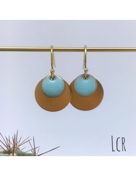 Boucles d'oreille pastille laiton et émail bleu ciel